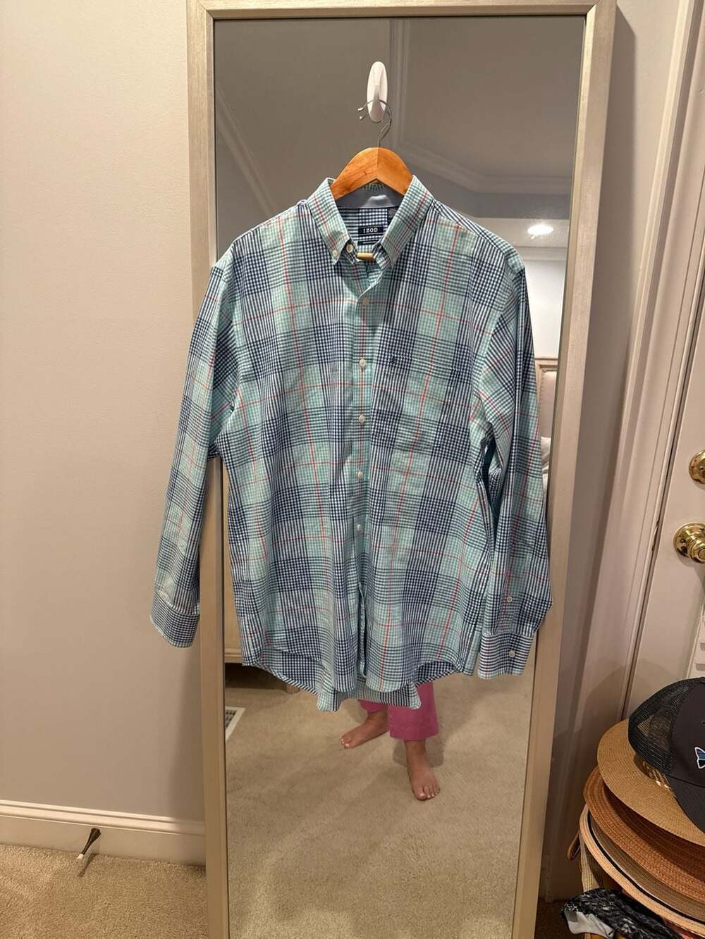 IZOD Men's Medium Non-Iron Stretch Long Sleeve Plaid Button Down Shirt Aqua Blue